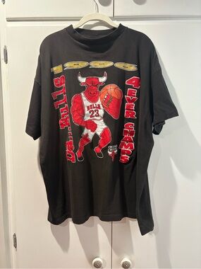 Vintage 1996 Chicago Bulls 4 Ever Champs Black Graphic Tee